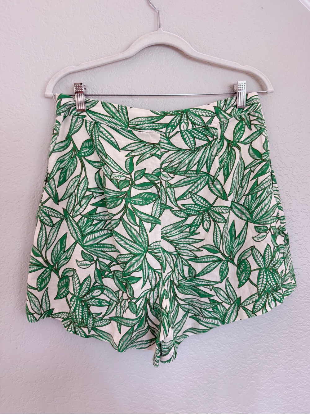 Zara Green Tropical Leaf Print Scallop Hem Shorts | Size L - Picture 4 of 5